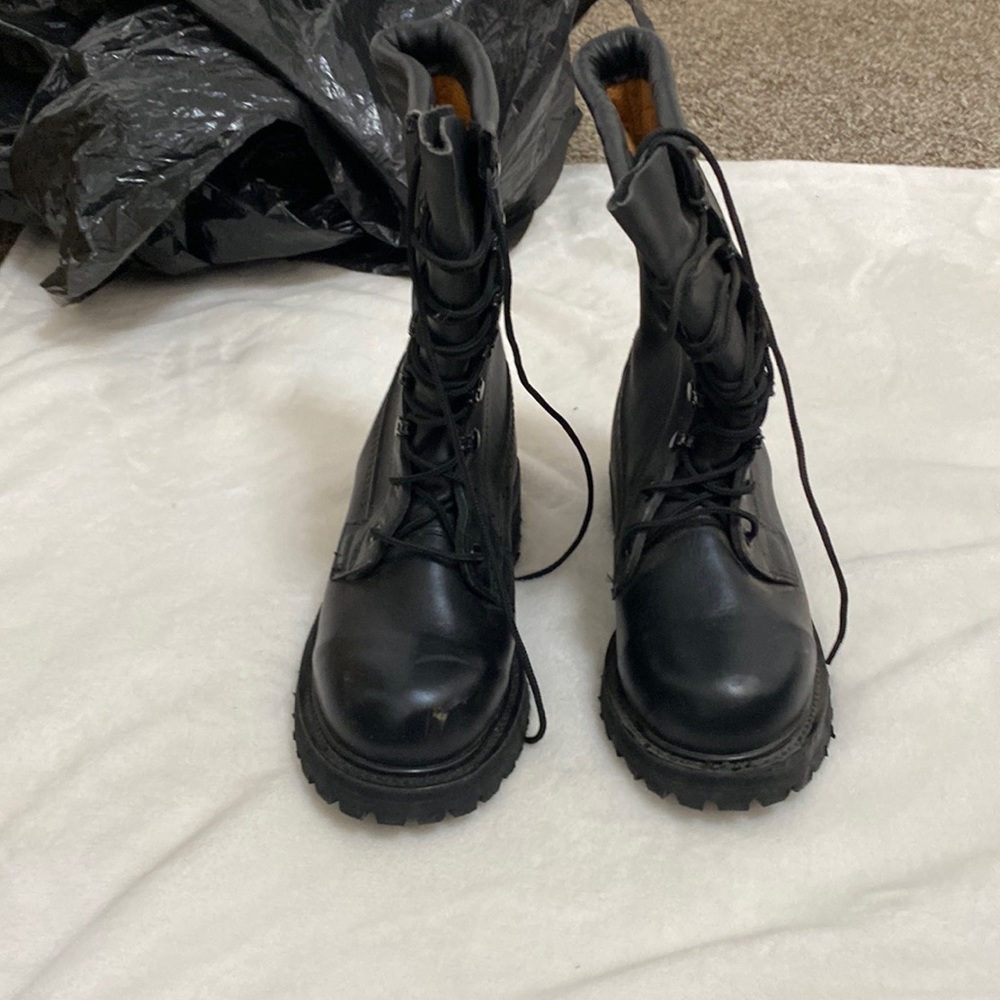 Combat steel toe boots